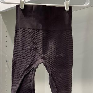 Balance Athletica. The Energy Pant - Graphite. Size Small.